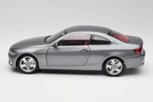 BMW 330i E92 Coupe Grå Metallic Kyosho 1:18 80430407220 Metall — bild 4 av 8