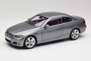 BMW 330i E92 Coupe Grå Metallic Kyosho 1:18 80430407220 Metall