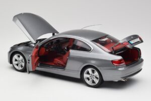 BMW 330i E92 Coupe Grå Metallic Kyosho 1:18 80430407220 Metall — bild 5 av 8