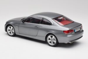 BMW 330i E92 Coupe Grå Metallic Kyosho 1:18 80430407220 Metall — bild 7 av 8
