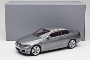 BMW 330i E92 Coupe Grå Metallic Kyosho 1:18 80430407220 Metall — bild 8 av 8