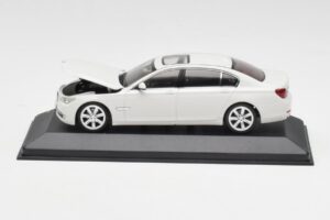 BMW 750Li F02 Vit Minichamps 1:43 80420445201 Metall — bild 4 av 5