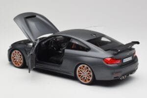 BMW M4 F82 GTS Frozen Grå Minichamps 1:18 80432411555 Metall — bild 5 av 8