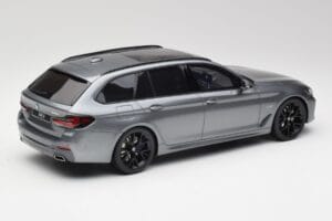 BMW G61 530e M Sport Touring Mineral Grå GT Spirit 1:18 GT485 Resin — bild 2 av 6