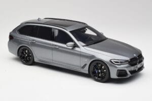 BMW G61 530e M Sport Touring Mineral Grå GT Spirit 1:18 GT485 Resin — bild 4 av 6