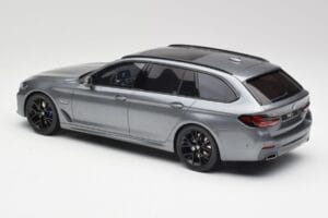 BMW G61 530e M Sport Touring Mineral Grå GT Spirit 1:18 GT485 Resin — bild 5 av 6