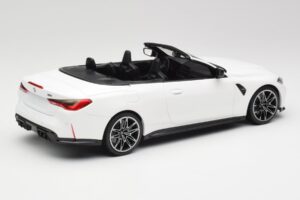 BMW M4 G82 Cabriolet Alpine White Minichamps 1:18 155021031 Metall — bild 2 av 6