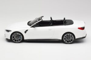 BMW M4 G82 Cabriolet Alpine White Minichamps 1:18 155021031 Metall — bild 3 av 6