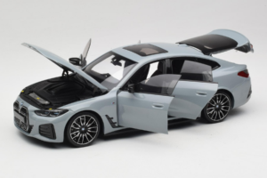 BMW i4 G26 Grey Metallic Minichamps 1:18 110023010 Metall — bild 2 av 8