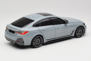 BMW i4 G26 Grey Metallic Minichamps 1:18 110023010 Metall — bild 3 av 8