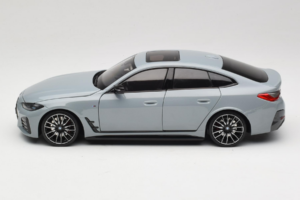 BMW i4 G26 Grey Metallic Minichamps 1:18 110023010 Metall — bild 4 av 8