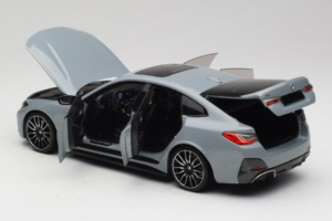 BMW i4 G26 Grey Metallic Minichamps 1:18 110023010 Metall — bild 5 av 8