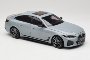 BMW i4 G26 Grey Metallic Minichamps 1:18 110023010 Metall — bild 6 av 8