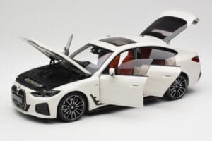 BMW i4 M50 G26 Alpine White Minichamps 1:18 110023011 Metall — bild 2 av 8