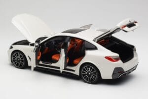 BMW i4 M50 G26 Alpine White Minichamps 1:18 110023011 Metall — bild 5 av 8