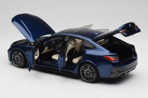 BMW i4 M50 G26 Portimao Blue Minichamps 1:18 110023012 Metall — bild 5 av 8