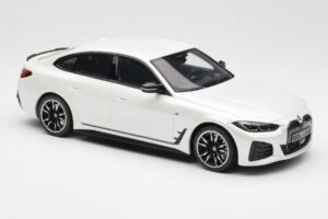 BMW i4 M50 G26 Mineral Vit Metallic Otto 1:18 OT1074 Resin — bild 4 av 6