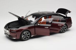 BMW i7 G70 Black & Red Metallic Minichamps 1:18 110023201 Metall — bild 2 av 8