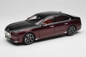 BMW i7 G70 Black & Red Metallic Minichamps 1:18 110023201 Metall