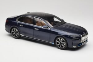 BMW i7 G70 Blue Metallic Minichamps 1:18 110023202 Metall — bild 6 av 8