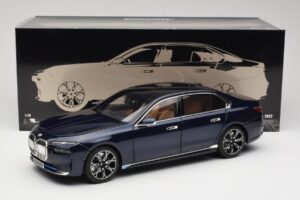 BMW i7 G70 Blue Metallic Minichamps 1:18 110023202 Metall — bild 8 av 8