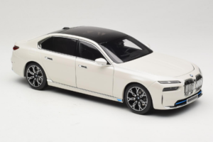 BMW i7 G70 White Metallic Minichamps 1:18 110023200 Metall — bild 6 av 8