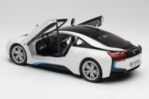 BMW i8 Crystal Vit Paragon 1:18 80432336841 Metall — bild 5 av 8