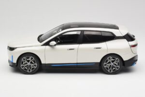 BMW iX Alpine White Minichamps 1:18 110023102 Metall — bild 4 av 8