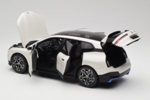 BMW iX Alpine White Minichamps 1:18 110023102 Metall — bild 5 av 8