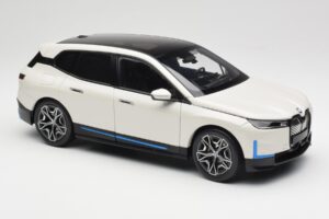 BMW iX Alpine White Minichamps 1:18 110023102 Metall — bild 6 av 8