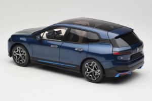 BMW iX Blue Metallic Minichamps 1:18 110023100 Metall — bild 7 av 8