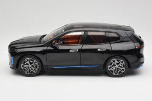 BMW iX Sapphire Black Minichamps 1:18 110023101 Metall — bild 4 av 8