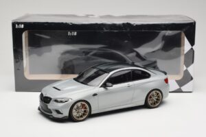 BMW M2 CS F87 Silver med guldiga fälgar Minichamps 1:18 155021028 Metall — bild 6 av 6