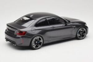 BMW M2 F87 Grey Metallic Minichamps 1:18 155026102 Metall — bild 2 av 6
