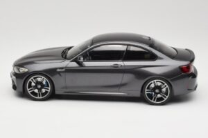 BMW M2 F87 Grey Metallic Minichamps 1:18 155026102 Metall — bild 3 av 6
