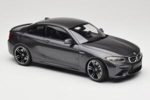 BMW M2 F87 Grey Metallic Minichamps 1:18 155026102 Metall — bild 4 av 6