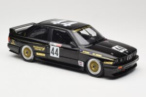 BMW M3 E30 JPS Team BMW #44 J. Richards / T. Longhurst Class Winners Bathurst 1000 1987 Minichamps 1:18 155872044 Metall — bild 4 av 6