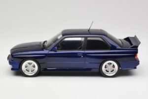 BMW M3 E30 Macau Blue IXO 1:18 18CMC122 Metall — bild 3 av 6