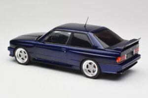 BMW M3 E30 Macau Blue IXO 1:18 18CMC122 Metall — bild 5 av 6