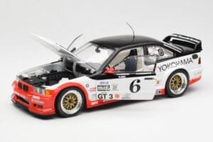 BMW M3 E36 GTR #0 B. Auberlen / M. Simo / P. Cunningham Daytona 24 Hours 1998 UT Models 1:18 39816 Metall — bild 2 av 8