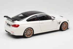 BMW M4 F82 GTS Alpine White Minichamps 1:18 110025221 Metall — bild 3 av 8