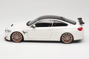 BMW M4 F82 GTS Alpine White Minichamps 1:18 110025221 Metall — bild 4 av 8