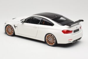 BMW M4 F82 GTS Alpine White Minichamps 1:18 110025221 Metall — bild 7 av 8