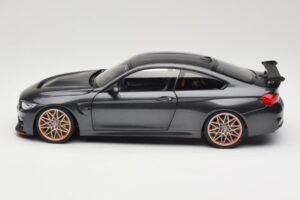 BMW M4 F82 GTS Mineral Grey Metallic Minichamps 1:18 110025222 Metall — bild 4 av 8