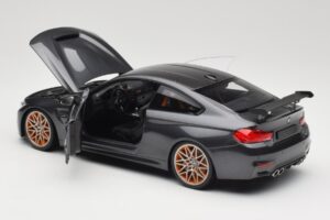 BMW M4 F82 GTS Mineral Grey Metallic Minichamps 1:18 110025222 Metall — bild 5 av 8