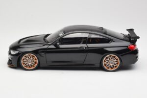 BMW M4 F82 GTS Sapphire Black Metallic Minichamps 1:18 110025220 Metall — bild 4 av 8
