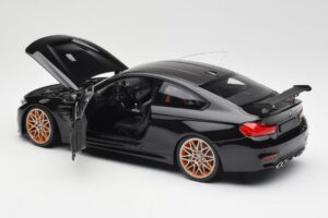 BMW M4 F82 GTS Sapphire Black Metallic Minichamps 1:18 110025220 Metall — bild 5 av 8