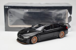BMW M4 F82 GTS Sapphire Black Metallic Minichamps 1:18 110025220 Metall — bild 8 av 8
