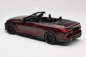 BMW M4 G83 Cabriolet Röd Metallic Minichamps 1:18 155021032 Metall — bild 5 av 6