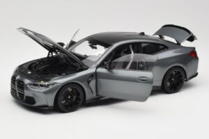 BMW M4 G82 Grå Metallic Minichamps 1:18 113020124 Metall — bild 2 av 8
